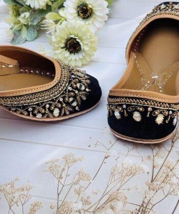 Golden Black jutti for women small panja handmade leather mojdi