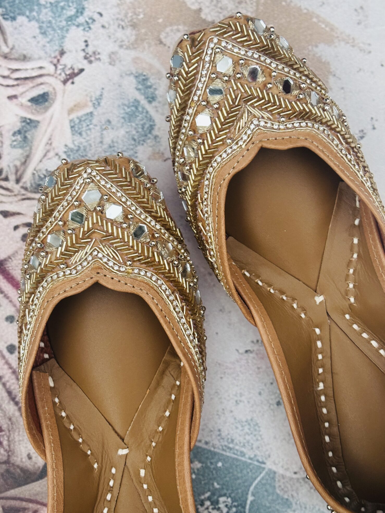 NMUP1297 Shiny Golden Jutti for women