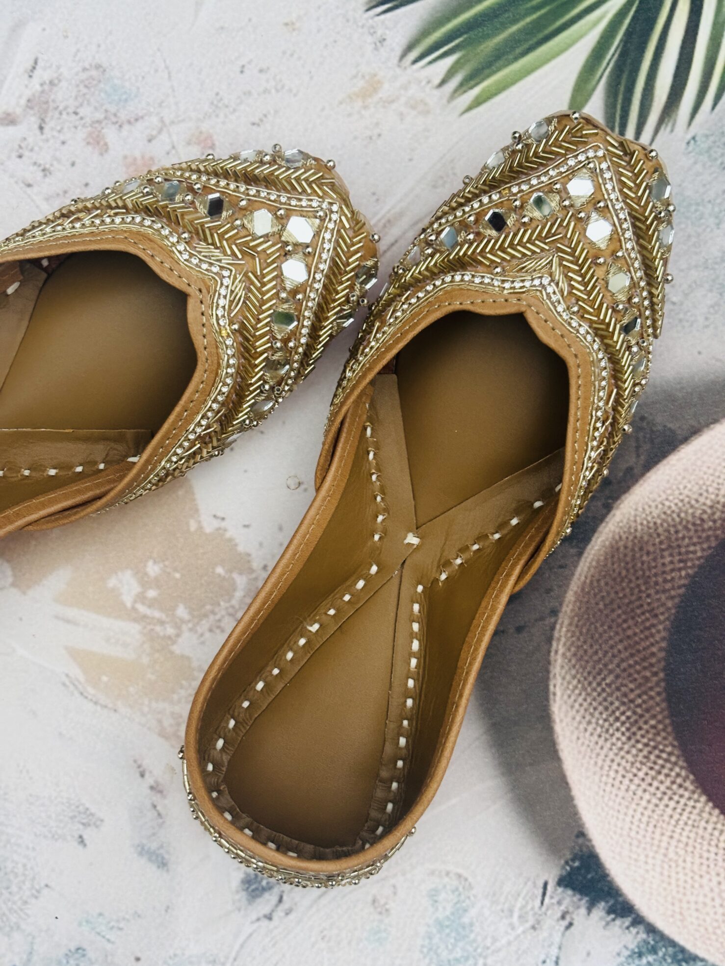 VSRS4006 Shiny Golden Juti for ladies