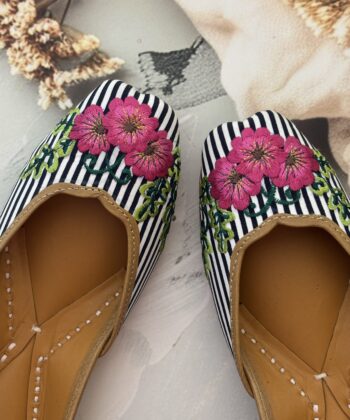 Stripes and Roses Black Juti