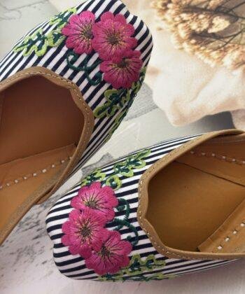 Stripes and Roses Black Juti