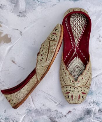 Multicolour Golden mojari