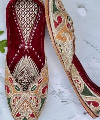 Enchanting Multicolour Zari Mojari