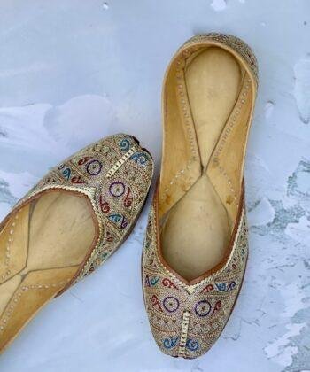 Golden Antique Bridal mojari, mojri