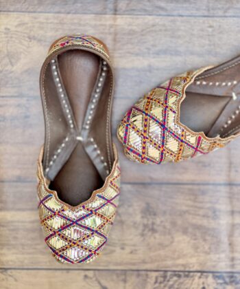 Silver Mukaish Cutwork Jooti