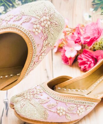pink juti with golden dabka