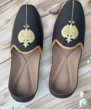 black tilleydaar boot shape jutti for men